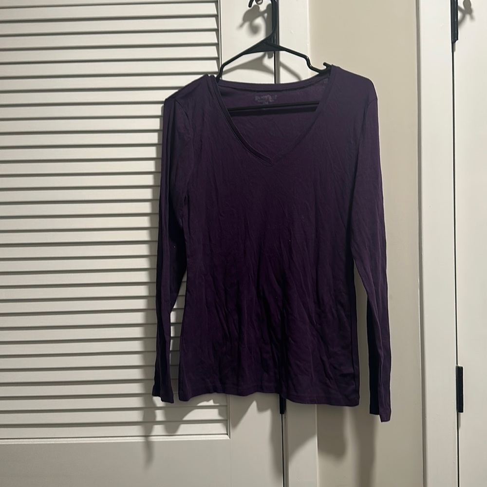 Long sleeve, V-neck